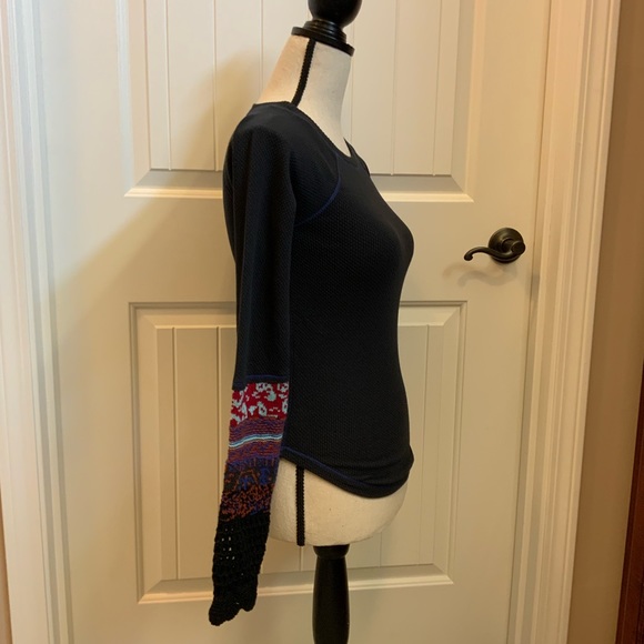 NEW XS Free People thermal, black with crochet arm - Picture 3 of 10